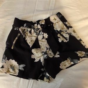 🎀4/$25🎀 Floral Print Shorts